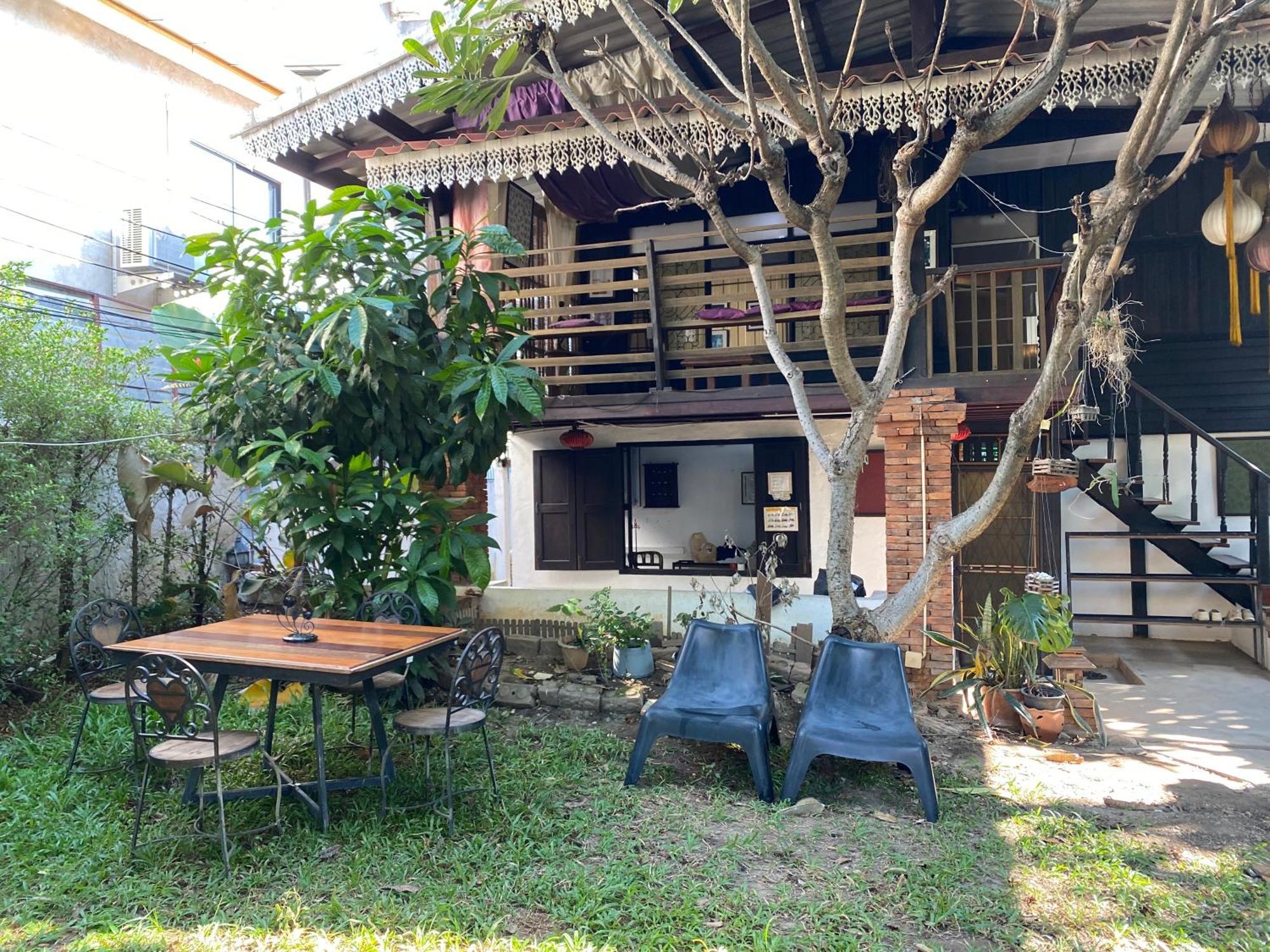 Nearthepark Backpack Hostel Chiang Mai Exterior foto