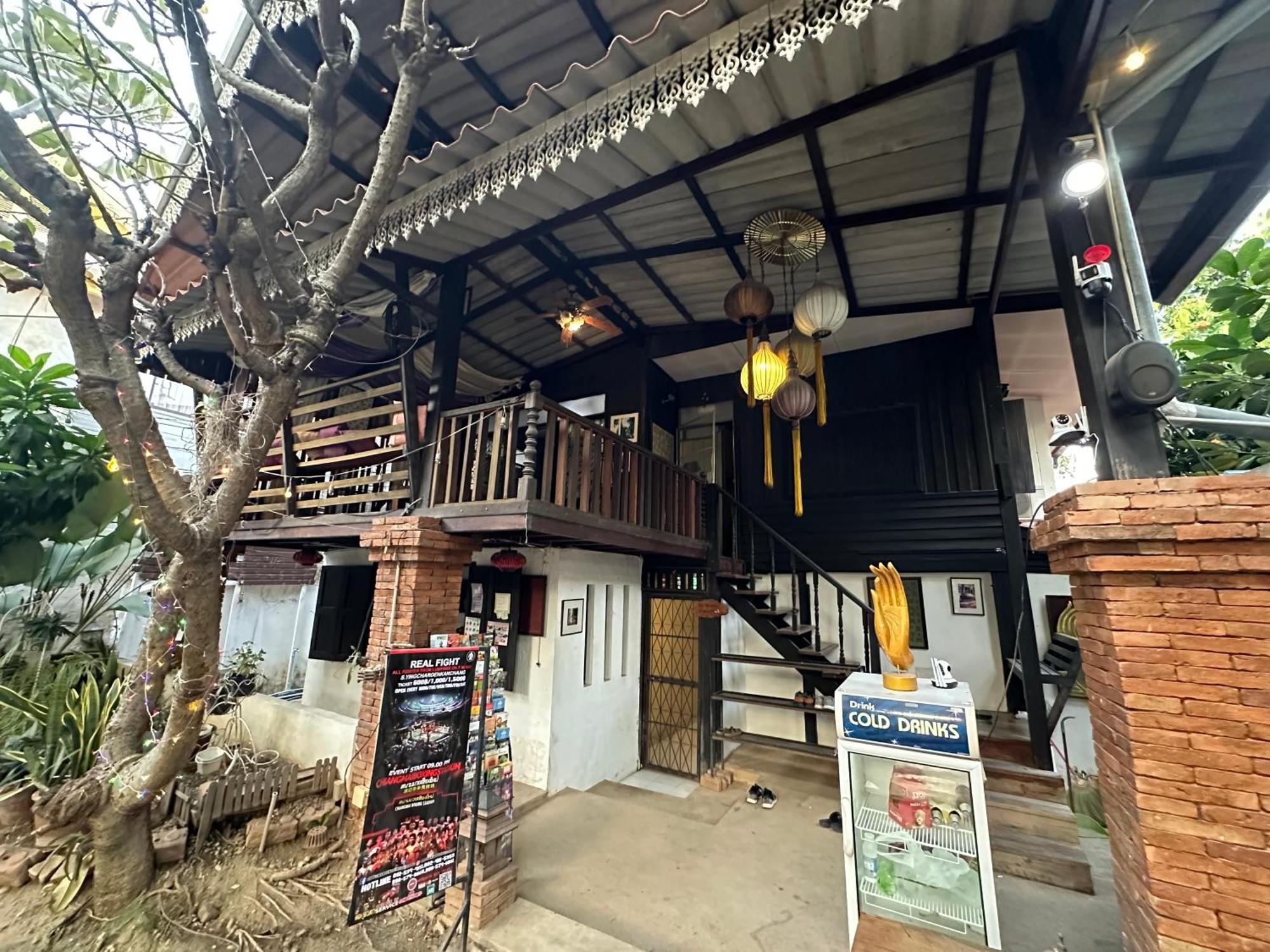 Nearthepark Backpack Hostel Chiang Mai Exterior foto